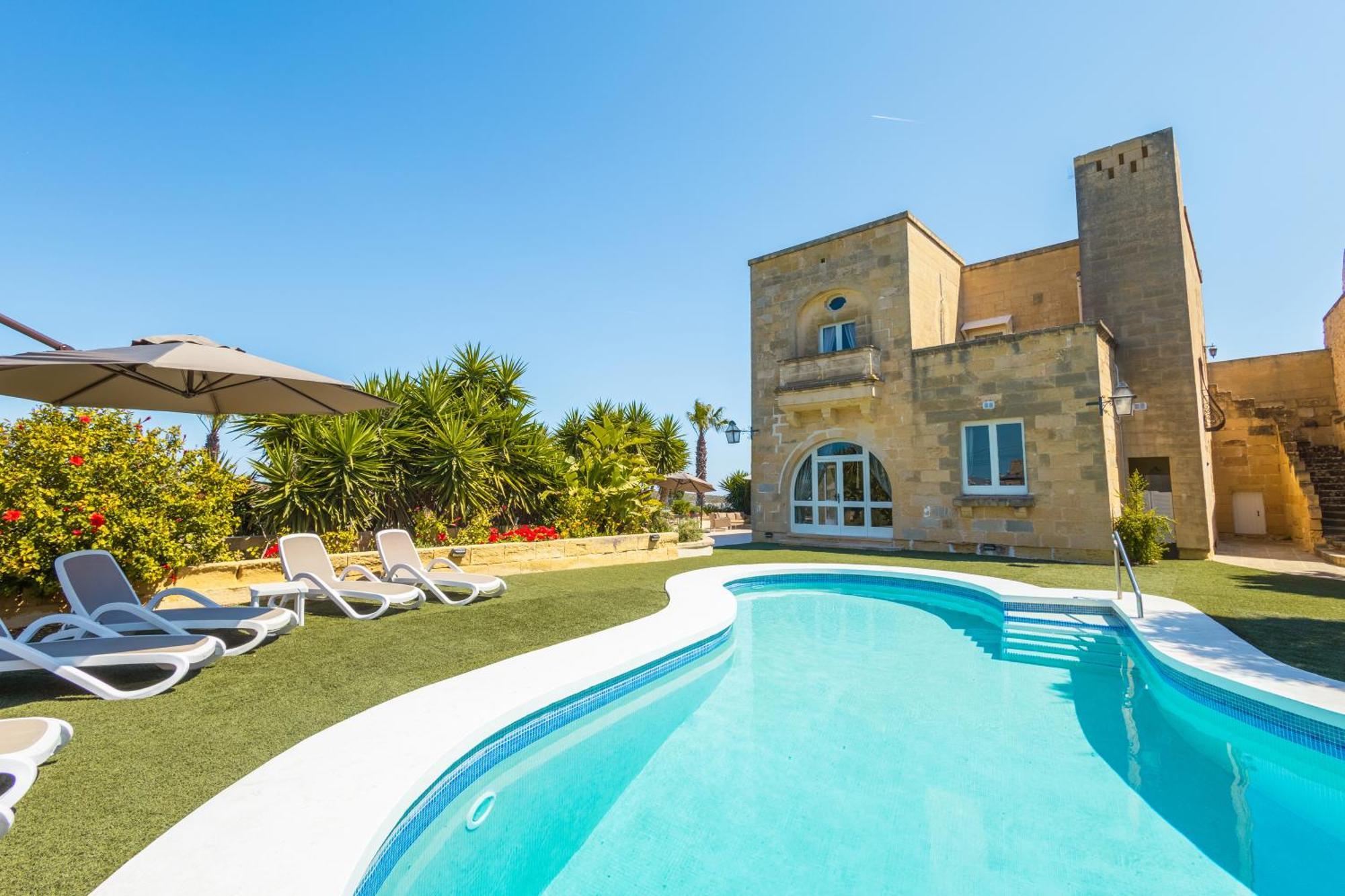 Nirvana Gozitan & Pool - Happy * Qala
